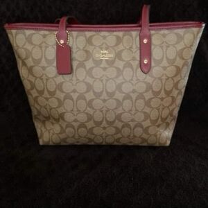Coach Signature Zip top Tote